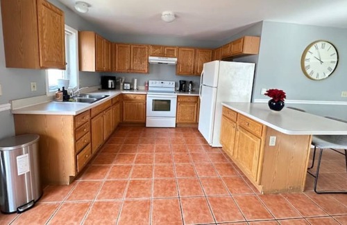 Danbury House | Limited-Time Offer: Danbury Delight - 20% Off Your Serene 3BR Escape!