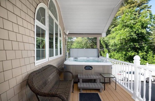 Ocean Park Apartment | Limited-Time Offer: Book 3 Nights, Pay for 2!