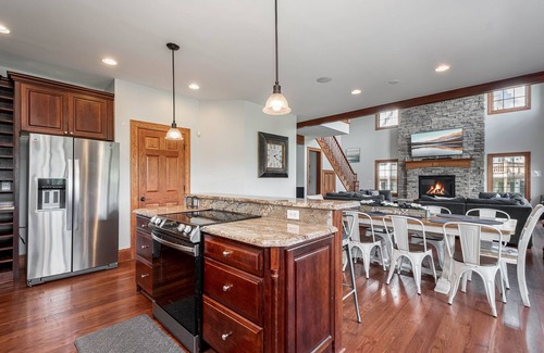 Waterfront Greens House | Limitless Joy | Private Indoor Pool + Hot Tubs & Game Room!