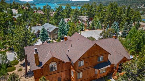 Castle Glen Estates House | Linaker Lodge by AvantStay Gorgeous Cabin in Big Bear w Views