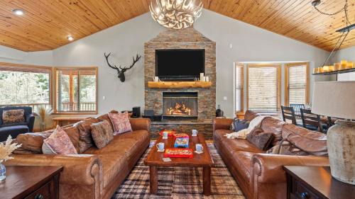 Castle Glen Estates House | Linaker Lodge by AvantStay Gorgeous Cabin in Big Bear w Views