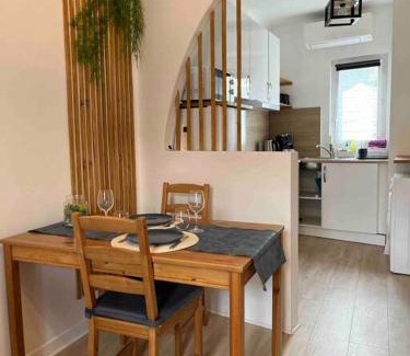 Linas Apartment | Linas Centre : Studio climatisé avec fibre, wifi et parking