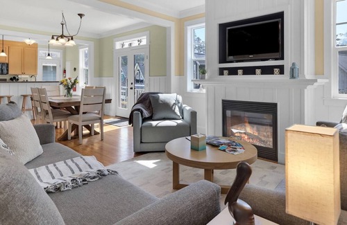 Olivia Beach House | Lincoln City: Family Beach Cottage Hot Tub & Pool