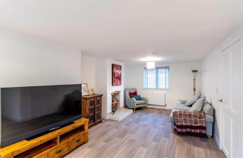 Barnby in the Willows House | Lincoln Country Cottage Large Garden & Free Parking