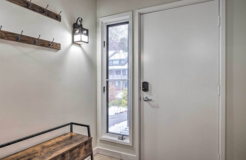 Lincoln Condo | Lincoln Escape w/Deck: 1 Mi to Loon Mountain!