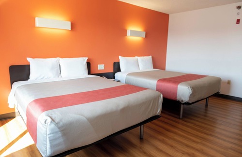 Lincoln Hotel | Lincoln Garden Inn