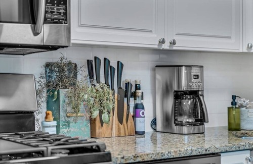 Sheffield Neighbors House | Lincoln Park Cozy 3bd Home near Zoo | Lake | Shops