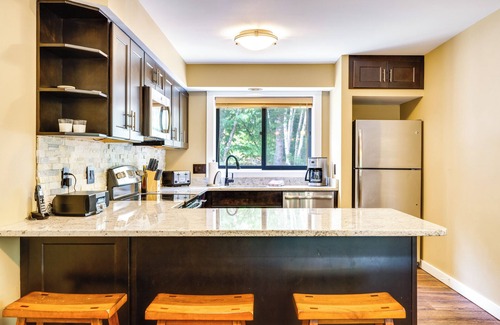 Lincoln House | Lincoln Townhome w/Community Pool & Club Access!