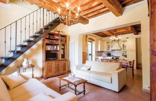 Saturnana House | Linda