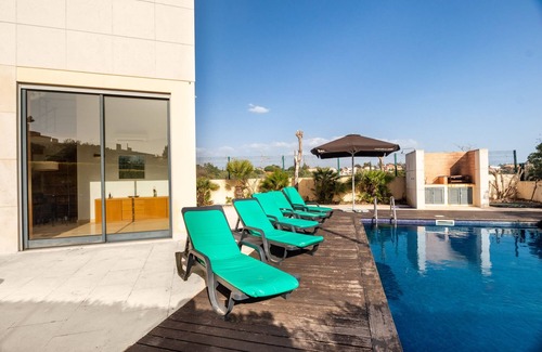Santa Eulalia Villa | LINDA Oura Beach 4BR Villa 10 New for rent!