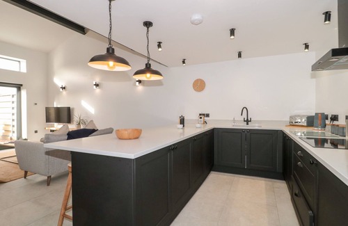 Wincanton Cottage | LINDEN BARN, pet friendly, luxury holiday cottage in Wincanton