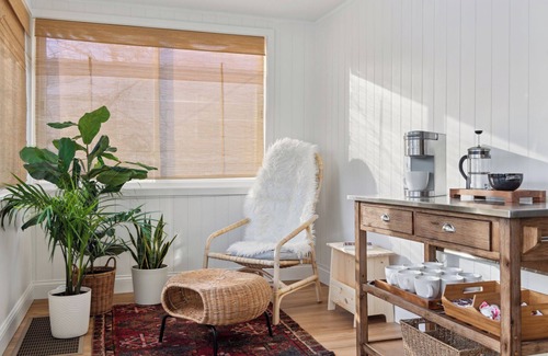Linden Hills House | Linden Hills Edina. Remolded Home Near the Lakes. King Bed. Sleeps 10.