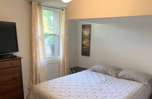 Linden Hills Apartment | Linden Hills Lake Apt - 2 blocks to Lake Harriet & Bde Maka Ska