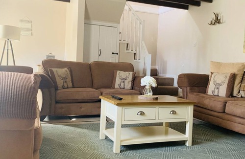 Lowick House | LINDISFARNE COTTAGE, pet friendly, with hot tub in Lowick