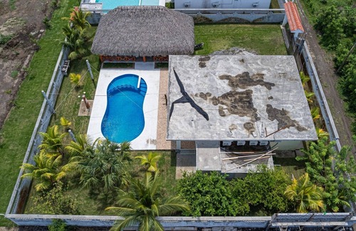 Iztapa House | Lindo chalet en el guayabo a100 metros del mar con lindo mirador frente al mar