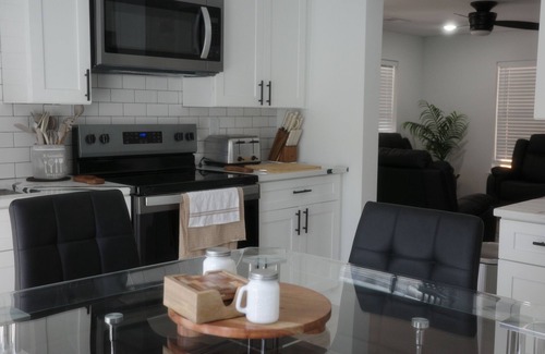 Gainesville Cottage | Lindo Lanier Cottage in Gainesville