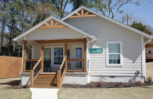 Gainesville Cottage | Lindo Lanier Cottage in Gainesville