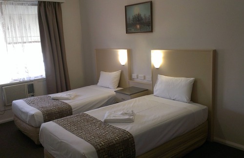 Woodville Park Hotel | Lindy Lodge Motel