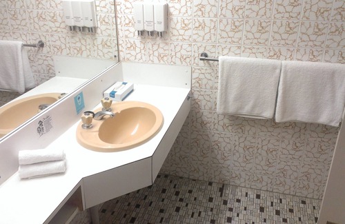 Woodville Park Hotel | Lindy Lodge Motel