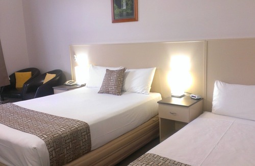 Woodville Park Hotel | Lindy Lodge Motel
