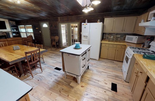 Red River Cabin | Line Shack on Tenderfoot Trail with High Speed Wifi