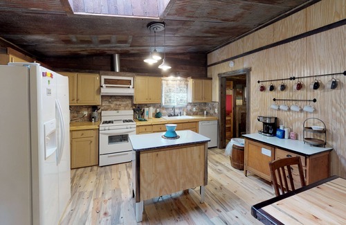 Red River Cabin | Line Shack on Tenderfoot Trail with High Speed Wifi