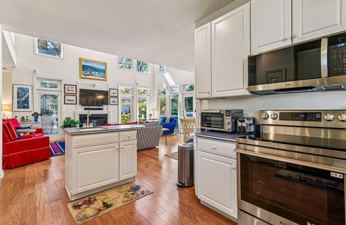 Bethany Beach House | LINENS INCLUDED*! Central A/C, full kitchen with dishwasher, microwave, washer/dryer, 4 TVs, 3 DVDs and WiFi too