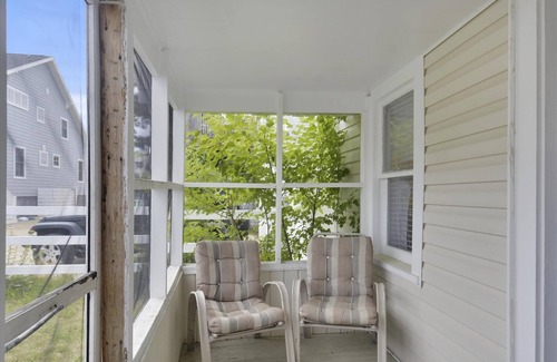 Rehoboth by the Sea Cottage | LINENS INCLUDED*! STEPS TO OCEAN, DEWEY BEACH, WALK TO RESTAURANTS & MORE. One story, 2 bedroom 1 bathroom, cottage just steps from the ocean.