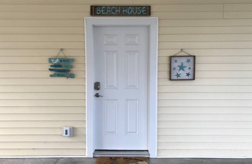 Tranquil Harbour House | Linens included - Studio apt with bikes & fire pit, walk to beach!