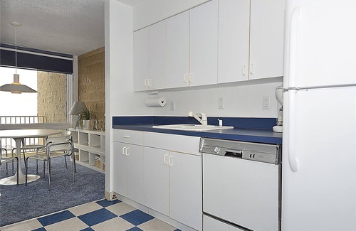 Rehoboth Beach Condo | LINENS INCLUDED*!. 2 BR/2 BA unit with fabulous ocean views from all rooms and 2 large balconies.
