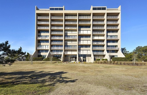 Rehoboth Beach Condo | LINENS INCLUDED*!. 2 BR/2 BA unit with fabulous ocean views from all rooms and 2 large balconies.