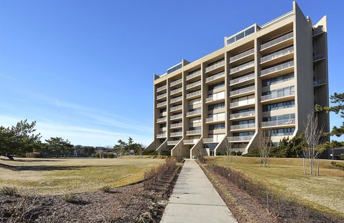 Rehoboth Beach Condo | LINENS INCLUDED*!. 2 BR/2 BA unit with fabulous ocean views from all rooms and 2 large balconies.