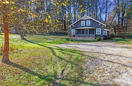 Brevard House | Lingerlong House on Downtown Brevard's Most beautiful property!