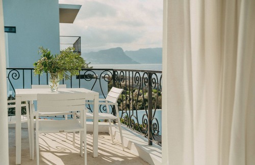 Simon's Town Villa | Links Crescent: Contemporary Coastal Sanctuary