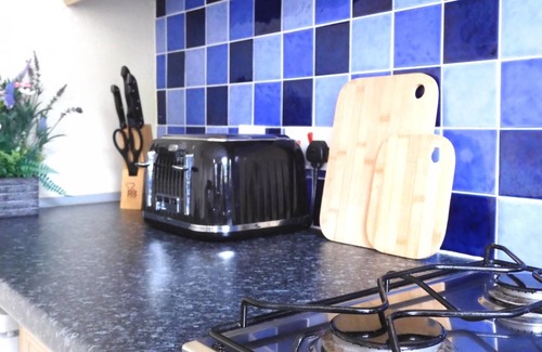 Hoole Apartment | Lion House Chester - Very Near Zoo Ideal for City - Sleeps Up to 7