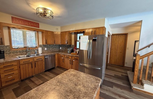 Waupaca House | Lion on Beasley located on the Chain O'Lakes in Waupaca