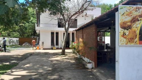 Kadurugoda Hotel | Lion's Hotel