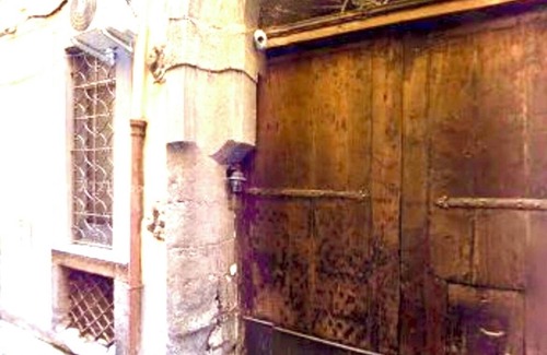 Santa Lucia Apartment | Lion Suite a Chic 1-bedroom apartment with WiFi, AC in enchanting Napoli.