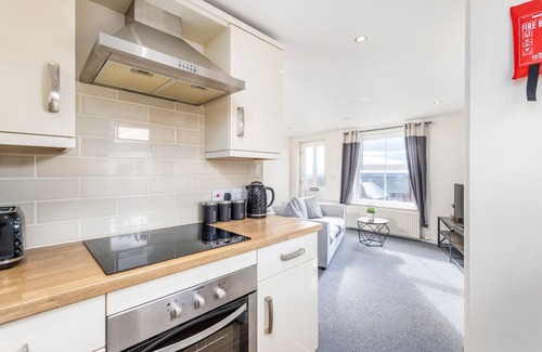 Lincoln Apartment | Liquorice Lodging - 1 DBL Bed Apartment - Parking