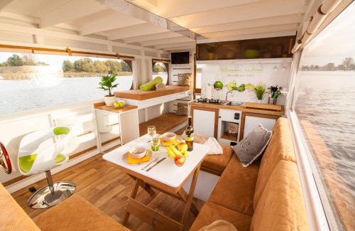 Priepert Boat Rental | Lisa Boot 2