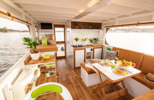 Priepert Boat Rental | Lisa Boot 2