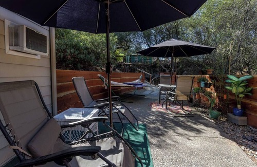 Three Rivers House | Lisa's Dog Friendly Sequoia Boulder Room-no pet fees