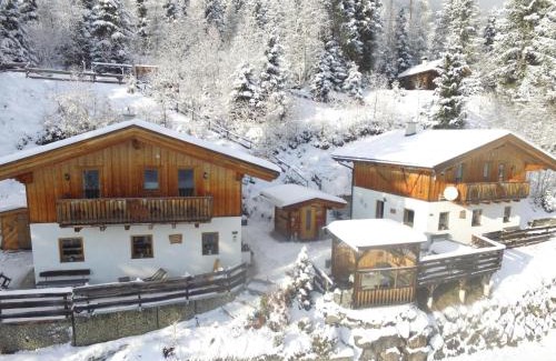 Aufhausen Ski Chalet | Lisa und Emely