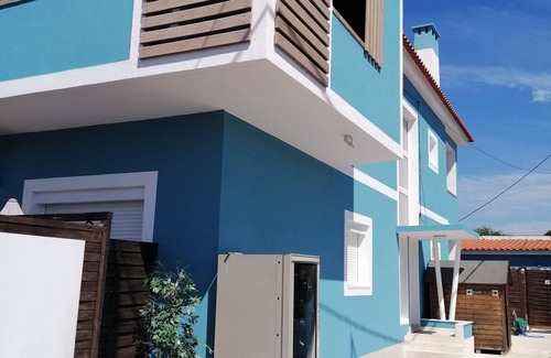 Costa de Caparica Apartment | Lisbon Beach Apartments 6. Studio, beach 5 minutes, free wifi.