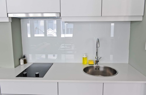 Santo Antonio Apartment | Lisbon Martini Nest by Misha's Place (6A)