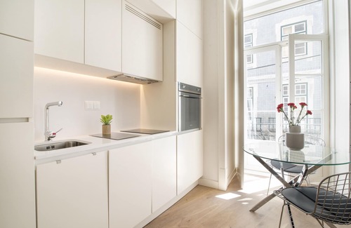 Chiado Apartment | Lisbon Rouge Apartment in the Heart of Lisbon