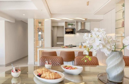 Clifton Apartment | Lisburn On Clifton Beach House - Modern with views