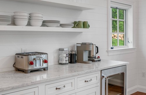 Saint Davids Cottage | Lismore Carriage House - One Bedroom & Loft Sleeps 8 with Full Kitchen & 2 Baths