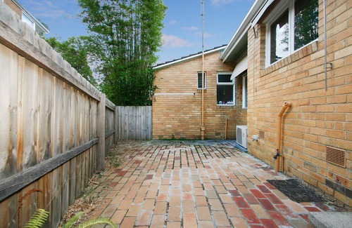 Hawthorn Apartment | Lisson Holiday Rental