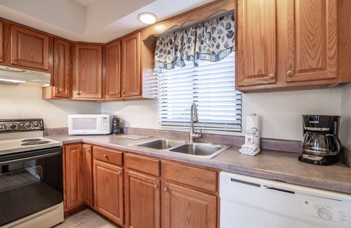 North Litchfield Beach Condo | Litchfield Retreat 333 Two bedroom condo across from Litchfield Beach